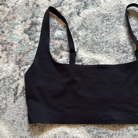 Lululemon Black Lightweight Bra - Picture 2 of 7